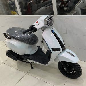 VESPA 50cc MÀU:TRẮNG BÓNG ÁNH HỒNG