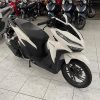 VARIO 125 - KHOÁ CHÌA - XUỐNG DÀN ÁO MÀU:TRẮNG ĐEN